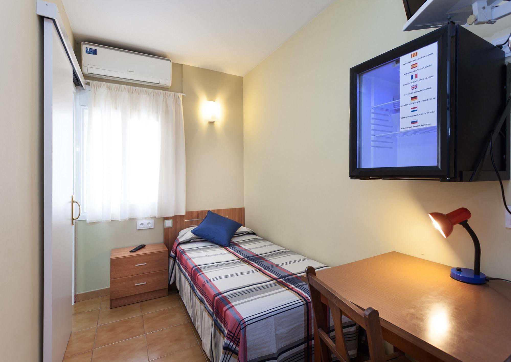 Hotel La Premsa Arenys de Mar Esterno foto